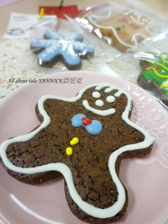 亞尼克菓子工房(內湖店)：亞尼克 期間限定 潘娜朵妮與卡哇伊糖霜餅乾 繽紛過聖誕
