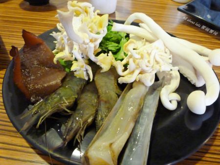 饗麻饗辣(台南中華店)：台南 饗麻饗辣 平價麻辣火鍋吃到飽 活跳蝦蹦蹦跳嚇到我